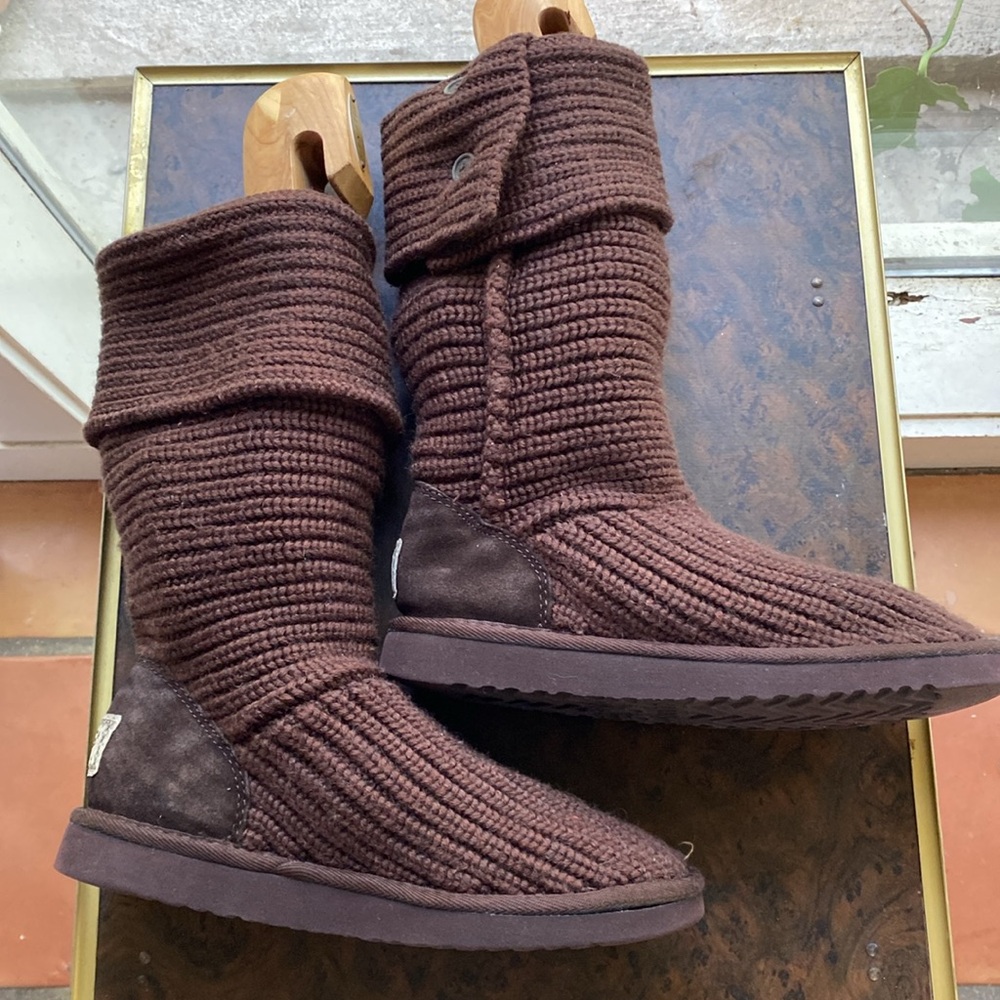 UGG Classic Cardy brown Button-Up Boots #5819 size 7 - Picture 4 of 8